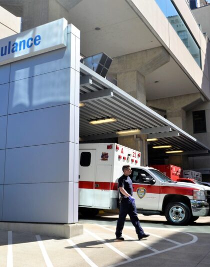 emergency-room-3326156_1280